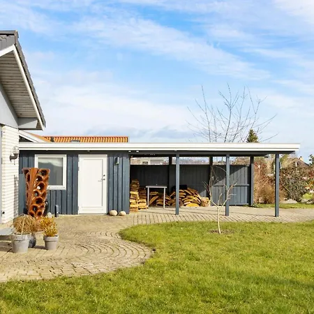 Дом отдыха Beautiful In With Wifi